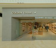 Golden Goose tiene su sede en Venecia y fue fundada en el 2007 por el matrimonio formado por Alessandro Gallo y Francesca Rinaldo.