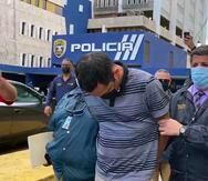 (Para Archivo) La Policía traslada a Miguel Ángel Ocasio Santiago tras ficharlo en el Cuartel General en Hato Rey, luego de la acusación por el asesinato de Andrea Ruiz Costas.