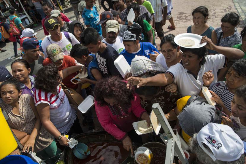 Los migrantes centroamericanos que viajan en una caravana a Estados Unidos se dirigen a Pijijiapan, México. (AP / Rodrigo Abd)