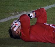 El portero Joel Serrano se lamenta tras el segundo gol de Martinica.