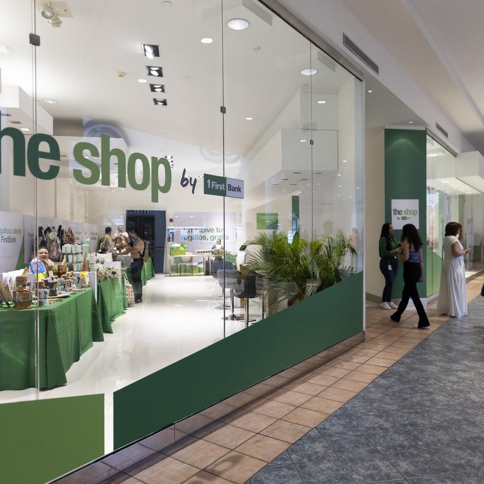 "The Shop by FirstBank" en Plaza Las Américas y que estará disponible hasta el próximo 24 de diciembre.