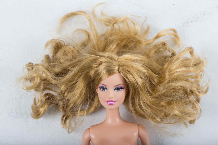 Hay quienes piensan que Barbie, con su sólida presencia en el mercado, tiene un efecto negativo en la sociedad y en el desarrollo de los niños.