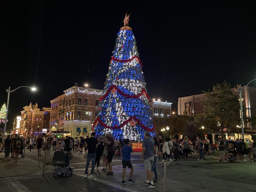 Navidad en Universal Orlando. En la foto: Árbol navideño iluminado. Foto: Gregorio Mayí