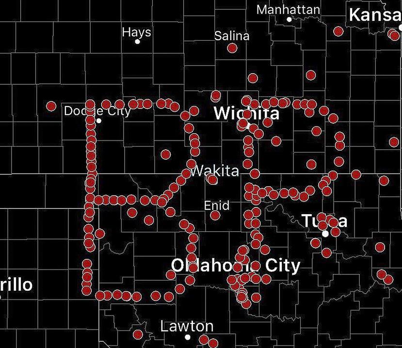 Esta imagen de Spotter Network muestra las coordenadas de GPS de buscadores de tormentas en Texas, Oklahoma, y Kansas. (AP/Spotter Network).