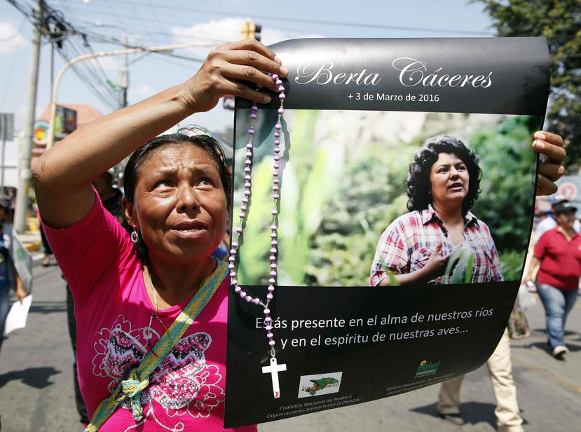 El asesinato de Cáceres, reconocida con el Goldman Environmental Prize por su trabajo para preservar la tierra, conmovió a miles de hondureños. (AP)