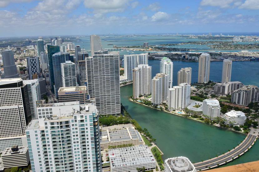 Las comunidades alejadas de la playa en Miami son más accesibles para la clase media trabajadora. (EFE)