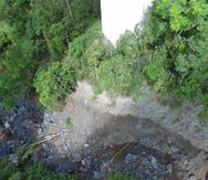 Imagen de la erosión cerca de una pilastra de un puente en la PR-52 a la altura de Cayey.