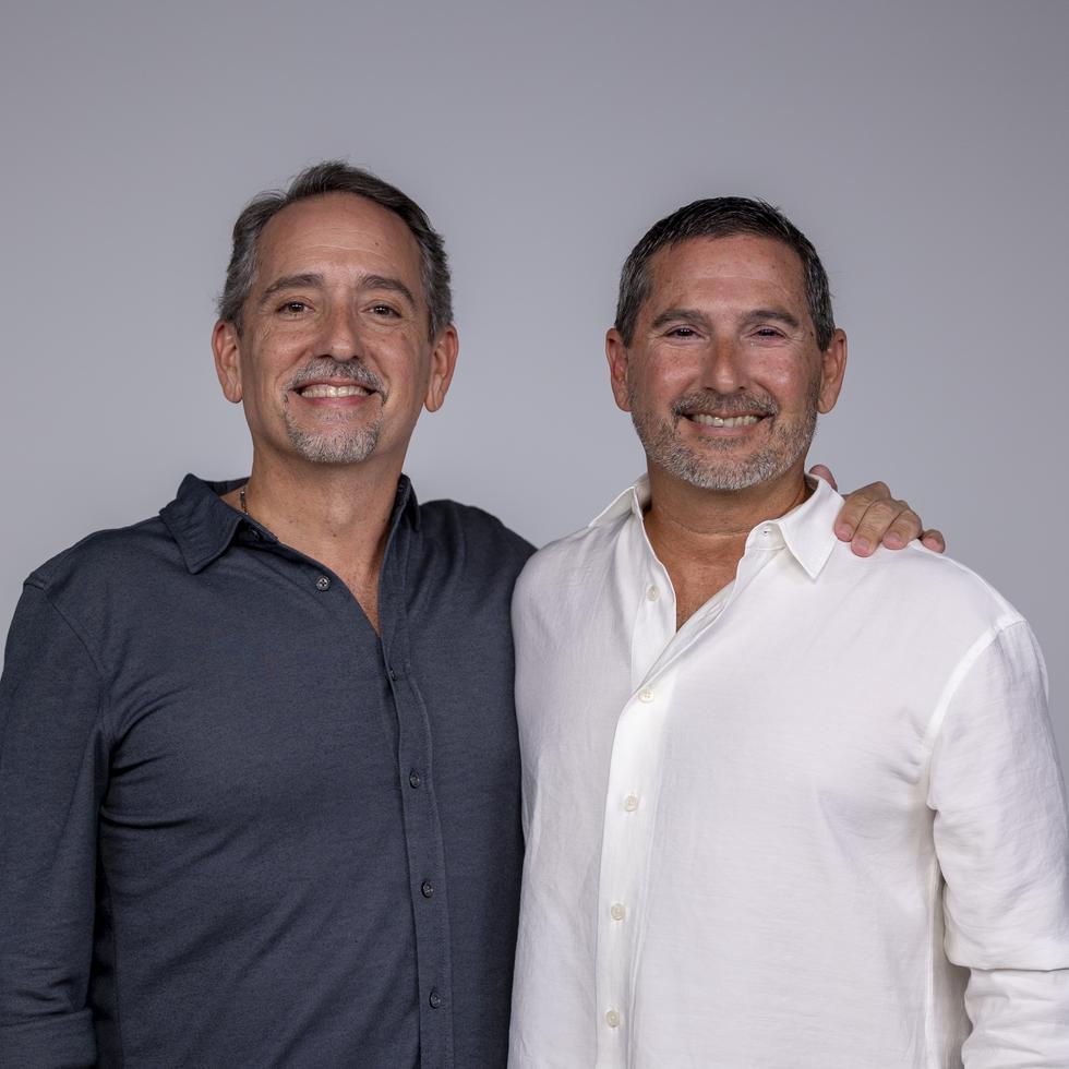 En la foto, Rafi y Carlos Moreno, líderes de Hello Media.