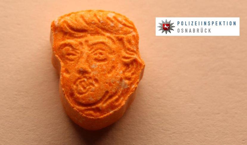 Una de las píldoras de la droga éxtasis en forma de la cabeza de Donald Trump, confiscada por la policía alemana en Osnabrueck. (AP)