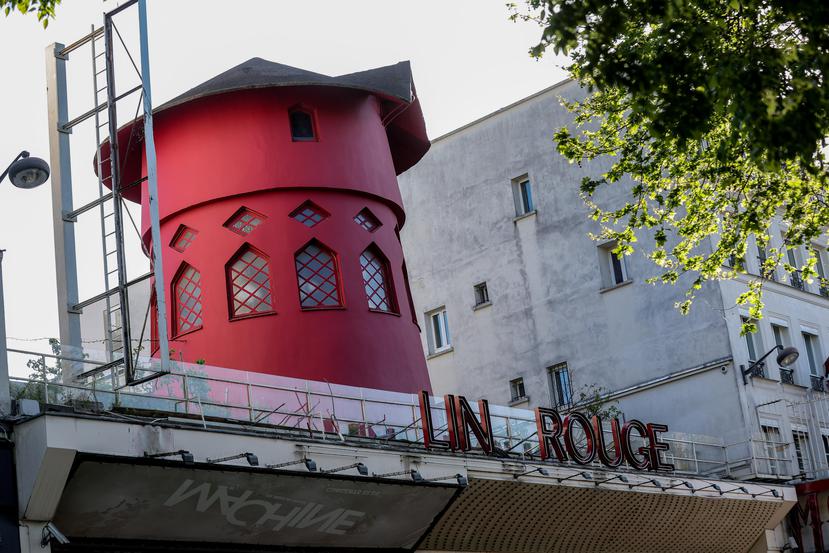El derrumbe de las aspas del Moulin Rouge no dejó a personas heridas.