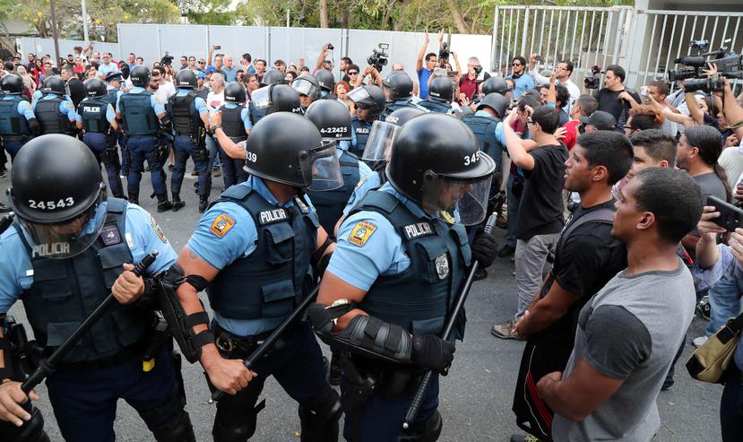 Las presuntas agresiones a policías en la manifestación de ayer frente a la Fundación Sila Calderón en Río Piedras son investigadas mediante la revisión de vídeos tomados.
