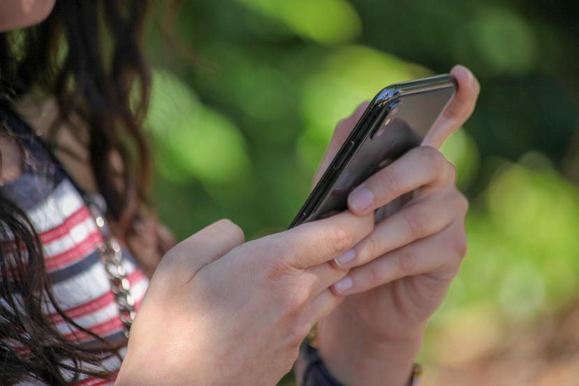La generación de jóvenes ha crecido con el uso del teléfono inteligente. (Jasmin Sessler / Pixabay)