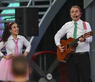 Víctor y Clara cantaron junto a decenas de niños en el Distrito T-Mobile durante la presentación de su nuevo álbum.