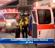 Las personas que reportaron síntomas fueron atendidos por paramédicos en el Aeropuerto Internacional de Miami.