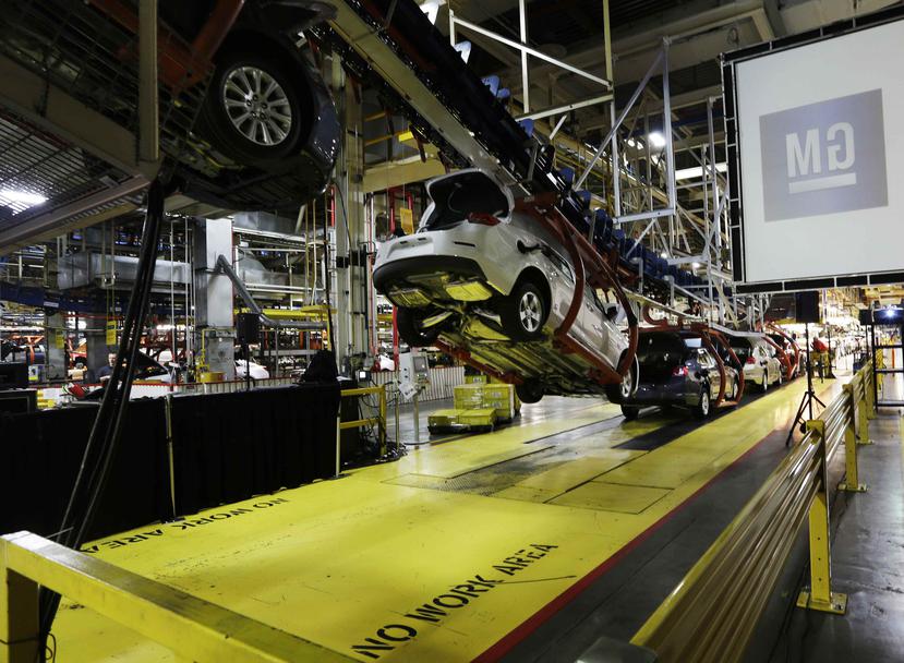 Línea de ensamblaje en una planta de General Motors en Kansas City, Kansas. (AP)