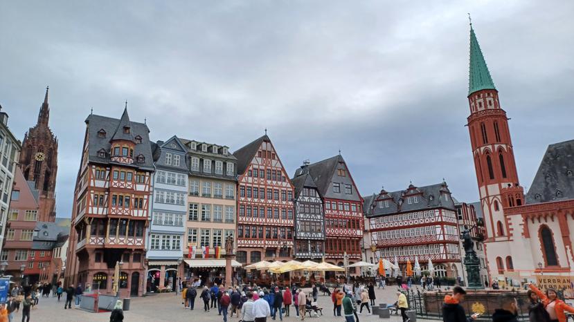La Plaza Römerberg es el ícono de la ciudad de Frankfurt desde hace cientos de años, además de ser su plaza más bonita