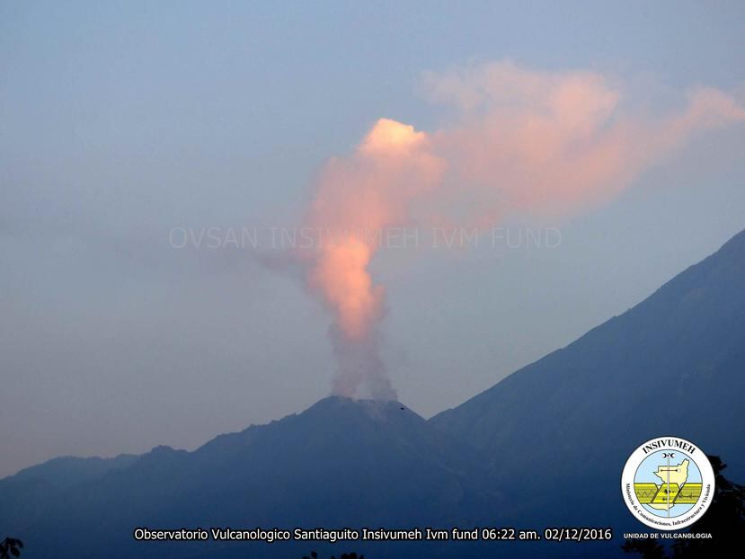 El volcán Santiaguito de Guatemala registró explosiones en las últimas horas, al igual que el volcán de Fuego. (volcano.si.edu/volcano.cfm?vn=342090)