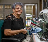 Hilda Rivera Llantin es una costurera de Lajas que lleva muchos años trabajando desde su casa.