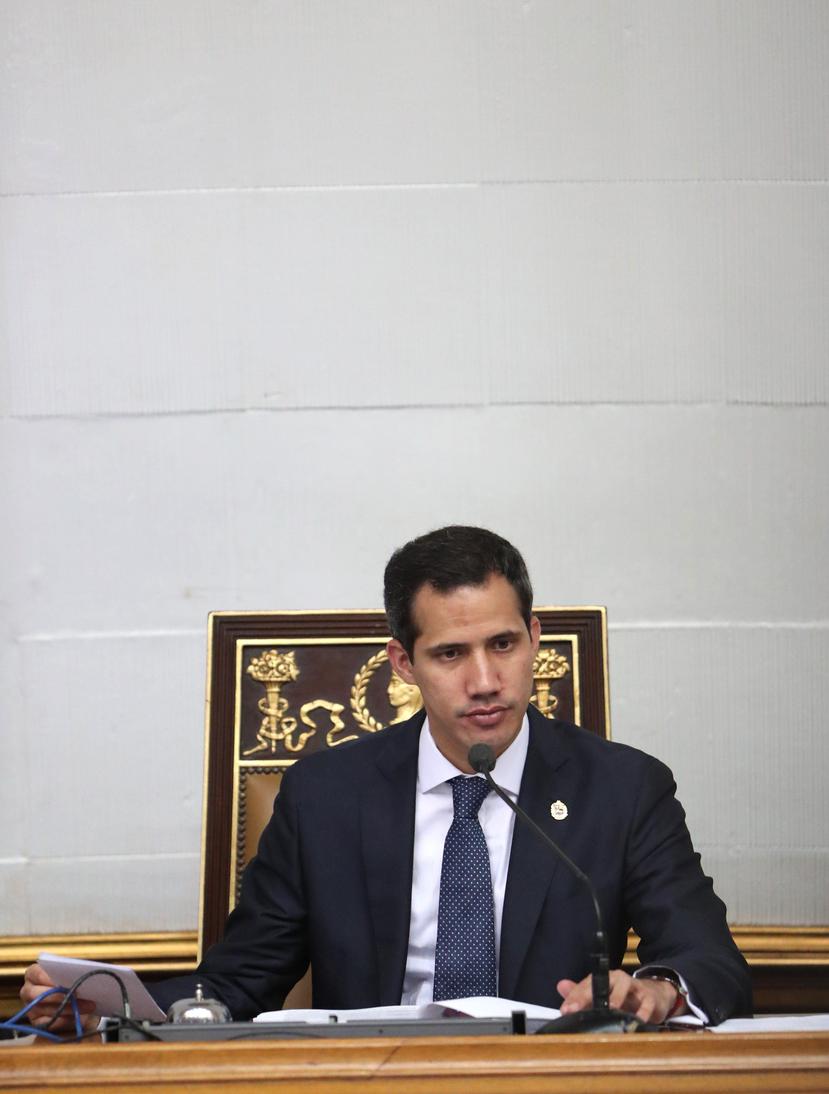 El jefe del parlamento venezolano, Juan Guaidó, que en enero se proclamó presidente interino del país, preside una sesión de la Asamblea Nacional, en Caracas. (EFE / Raúl Martínez)