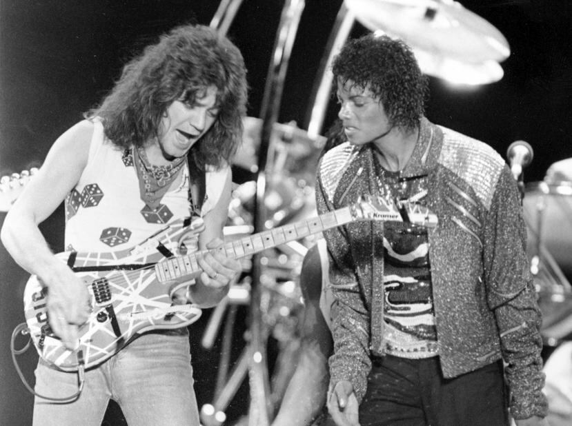 Eddie Van Halen fue el autor del explosivo solo de guitarra de la canción "Beat It" de Michael Jackson, derecha.