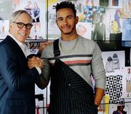 El diseñador Tommy Hilfiger y el campeón de fórmula uno Lewis Hamilton presentaron la nueva colección de la firma estadounidense en Shanghai. (Foto: Captura Instagram)
