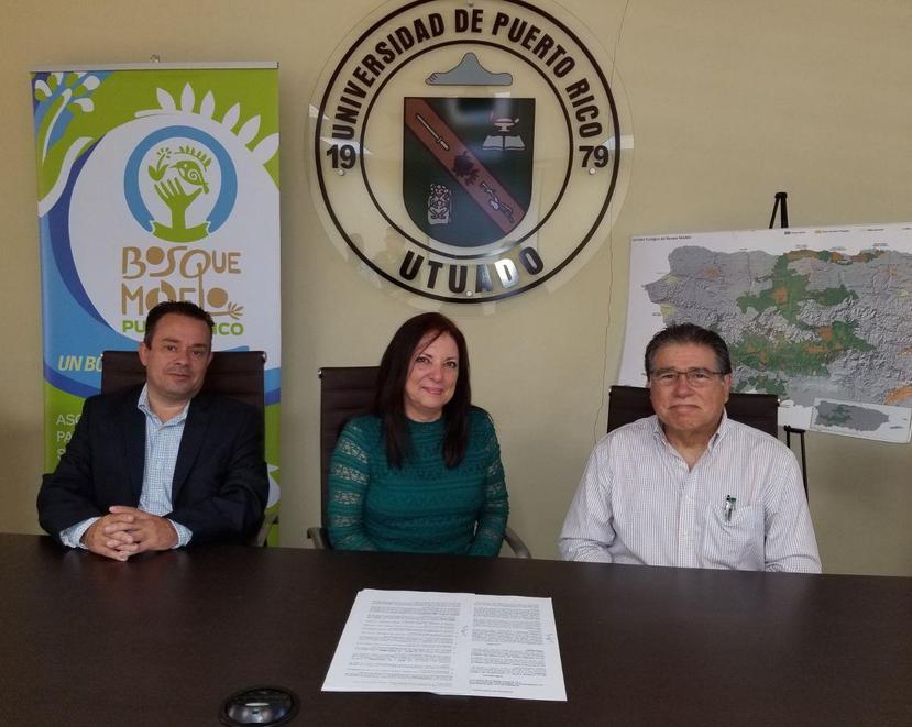 El acuerdo fue suscrito por José Heredia, Martha Quiñones y Carlos Pacheco Irizarry. (Suministrado)
