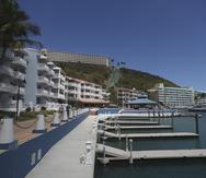 En la primera fase de su reapertura, EL Conquistador Resort, en Fajardo, comenzará a recibir huéspedes a partir del próximo 21 de mayo. Sobre estas líneas, una vista de parte de la hospedería, que cuenta con una marina.