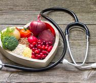 Una dieta sana ayudará a prevenir los elevados niveles de colesterol LDL en la sangre y complicaciones en personas con padecimientos cardiacos.