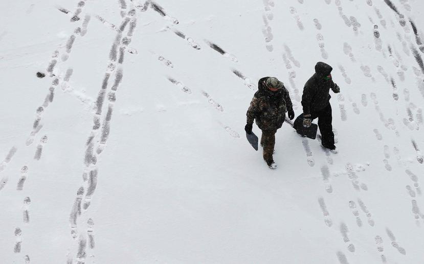 El Servicio Meteorológico Nacional reportó más de 10 pulgadas de nieve en algunas áreas. (AP)