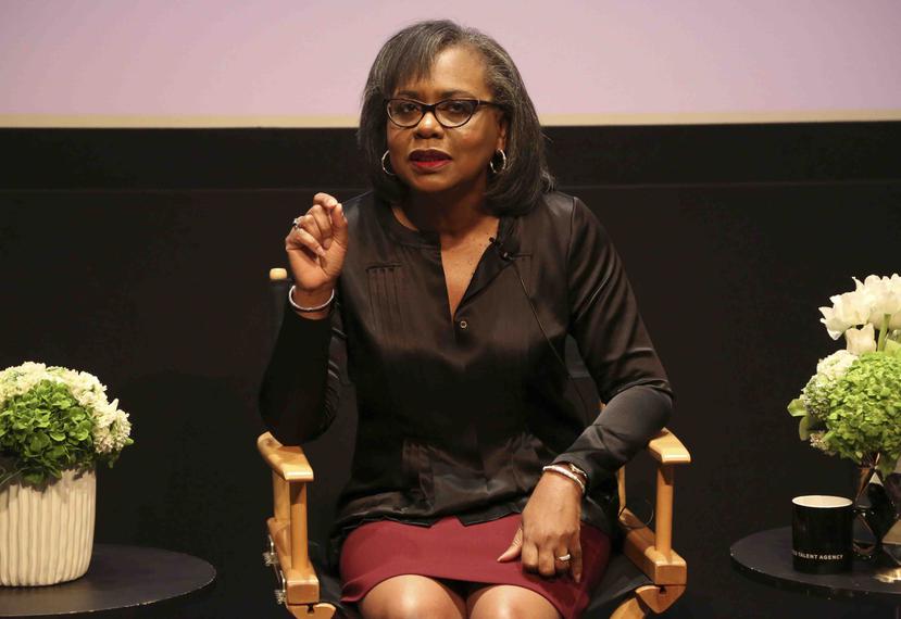 Anita Hill hablando durante una charla sobre acoso sexual en el local de United Talent Agency, en Beverly Hills, California. (AP)