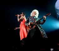 El cantante estadounidense Adam Lambert y el guitarrista del grupo Queen, Brian May, durante uno de los 200 conciertos que lograron realizar previo a la pandemia.