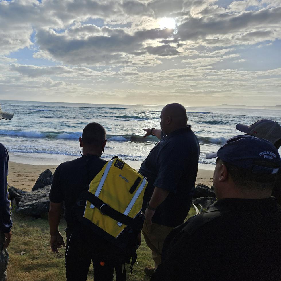 La búsqueda para encontrar al turista de 26 años que desapareció el miércoles tras ser arrastrado por la corriente se expandió hasta la costa de Fajardo.