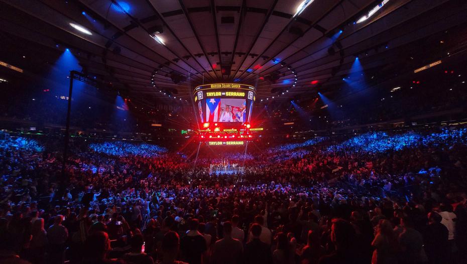 Vue intérieure du Madison Square Garden avant le combat entre Serrano et Taylor.