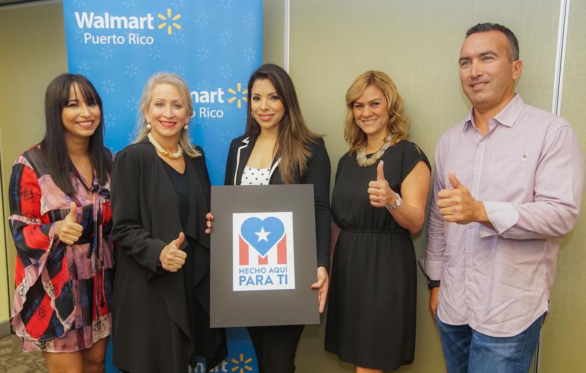 Desde la izquierda, la empresaria  Zulmarie Ayala; Rossana Díaz, directora de Compras de Walmart y Amigo; Viviana Mercado, gerente de Asuntos Corporativos de Walmart; y los empresarios Arlene Sierra y Henry Pagán.