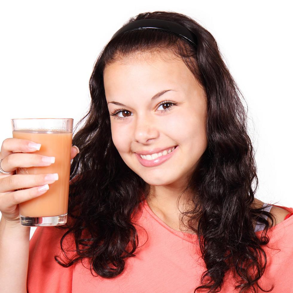 El consumo de jugos es visto como un hábito saludable, sin embargo se consideran como alimentos compuestos por azúcares libres. (Nancy Mure / Pixabay)