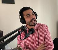 En el pasado, Joelo Santiago se desempeñó como locutor, productor y vendedor en Nueva Vida 97.7 FM.