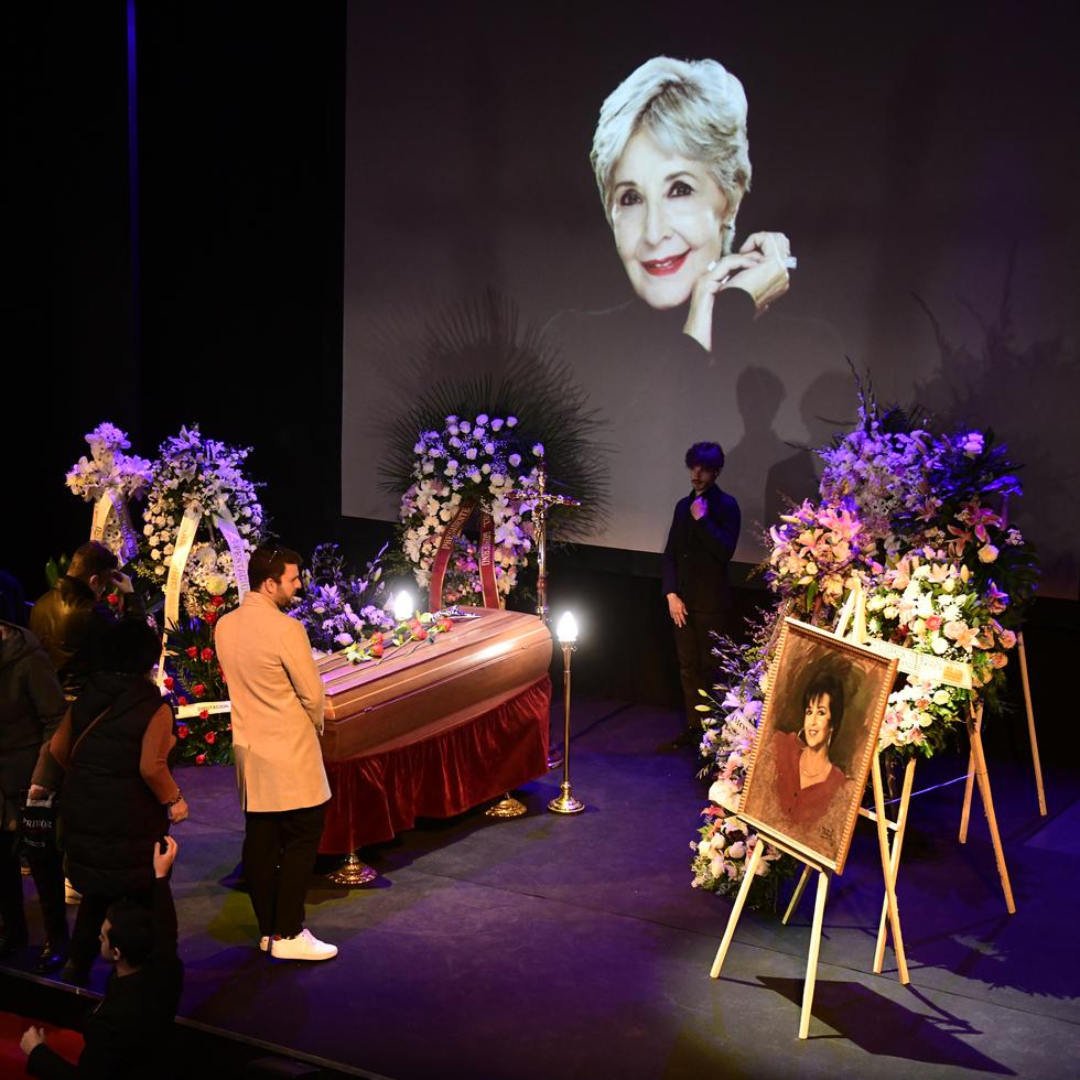Capilla ardiente de la actriz y cantante Concha Velasco, instalada en el Teatro de La Latina de Madrid, tras su fallecimiento a los 84 años.