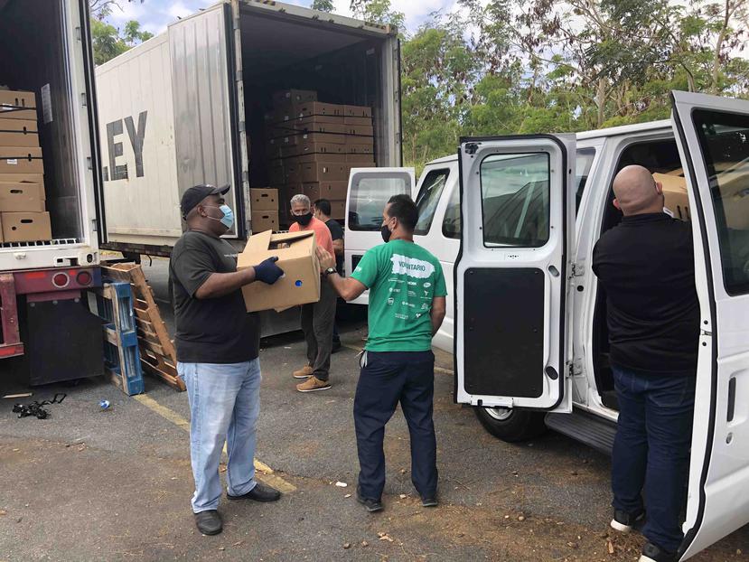 Sammuel González, presidente de la organización Fondos Unidos, indicó que ayer distribuyeron seis vagones de cajas y hoy se encaminaban a hacer lo mismo con ocho vagones. (Suministrada)