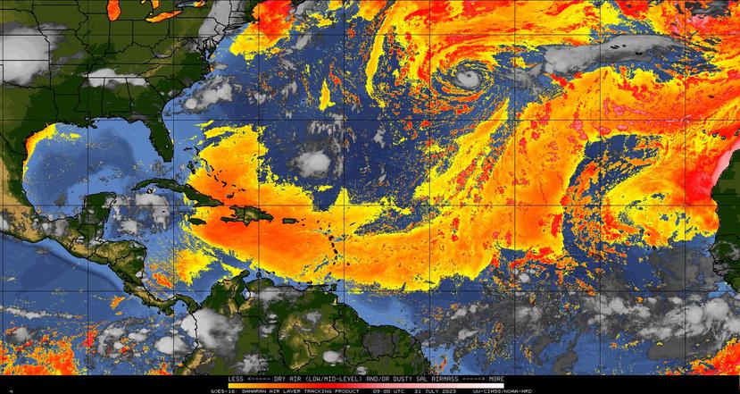 Análisis de imágenes infrarrojas del satélite GOES-East que permite ubicar masas de aire seco o de polvo del Sahara, a través de los colores amarillo, anaranjado y rojo intenso hacia blanco.