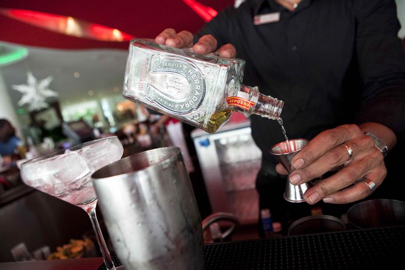 Preguntar al bartender qué hay de bueno, no es una de las cosas buenas que se debe hacer. (Archivo GFR Media)