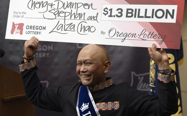 Ganador de $1,300 millones del Powerball en Oregon es un inmigrante que padece de cáncer
