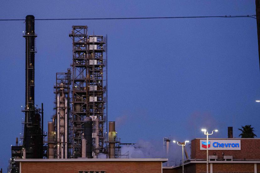 Una vista de una refinería de Chevron en Pascagoula, Mississippi.  (EFE)