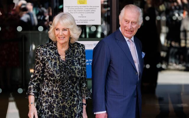 Charles III visita un centro contra el cáncer en su primer compromiso público desde febrero