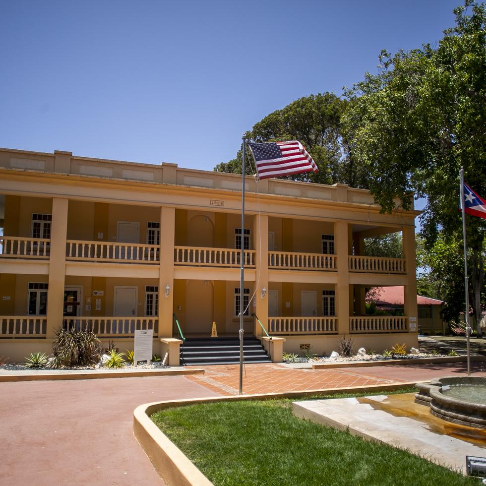 El nombre original del parador fue Hotel Americano, luego de su reconstrucción en el 1929 su nombre cambió a Guánica 1929.