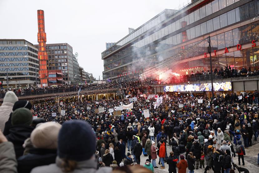 Protesta en contra de las medidas contra el coronavirus en Estocolmo, Suecia.