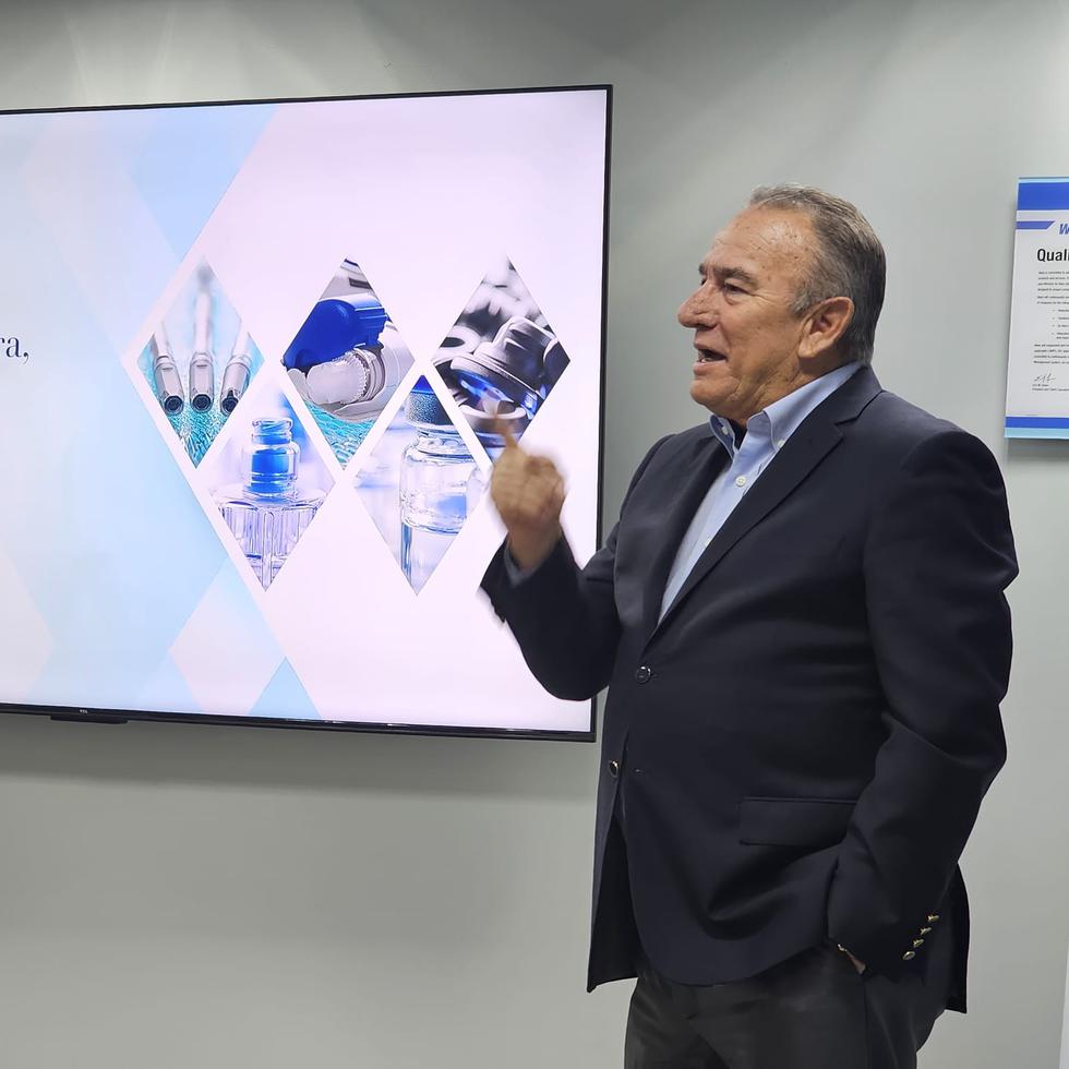 West Pharmaceutical Services began operations in Puerto Rico in 1989, where it uses the technique of molding, assembling and printing devices in highly automated environments, employing 210 people. In the picture, Manuel Cidre, secretary of the Department of Economic Development and Commerce.