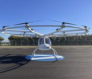 Presentación del primer taxi volador tripulado en Italia en el aeropuerto de Fiumicino, en Roma.