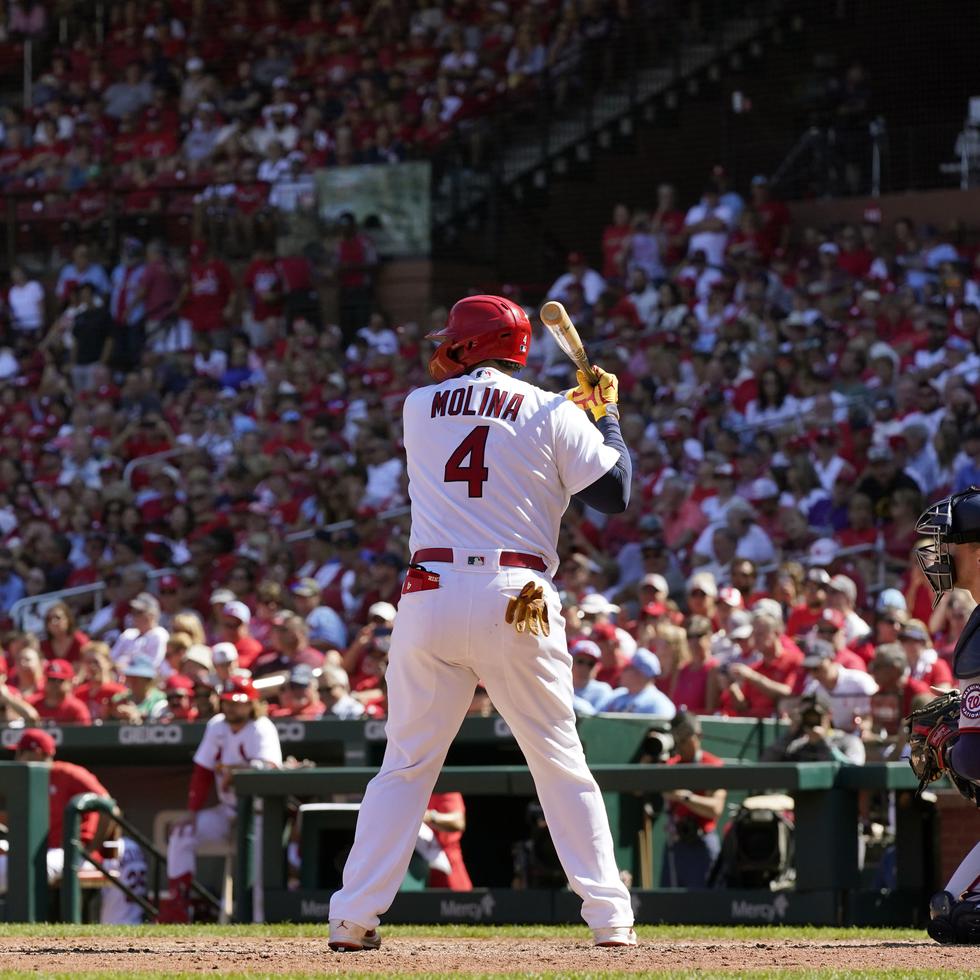 Yadier Molina jugó sus 19 temporadas de Grandes Ligas con la misma organización de los Cardinals, y de hecho, tiene el récord de más hits conectados en el Busch Stadium III de San Luis.