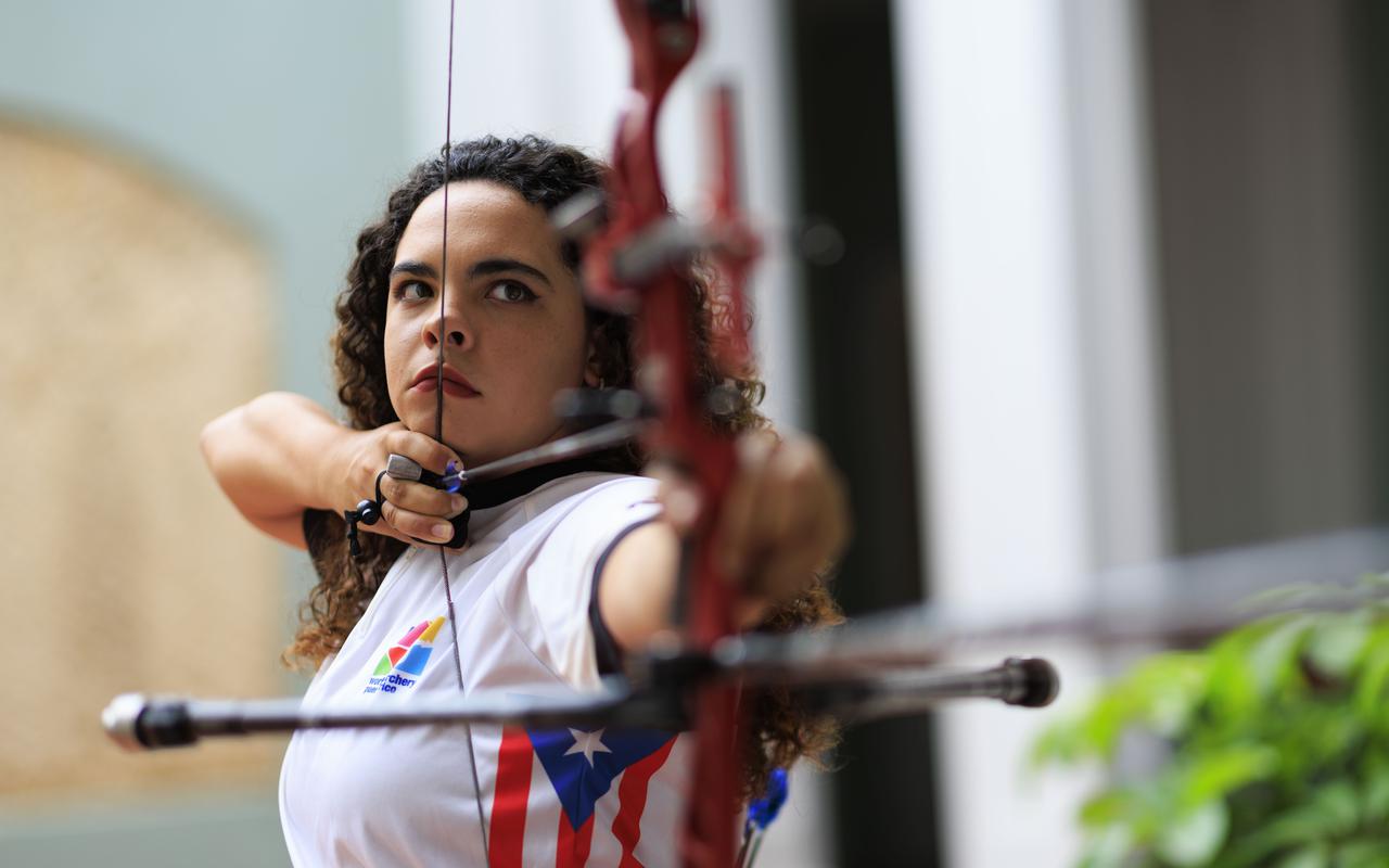 La arquera boricua Alondra Rivera hará realidad un “viejo” sueño de séptimo grado cuando compita en los Juegos Olímpicos 