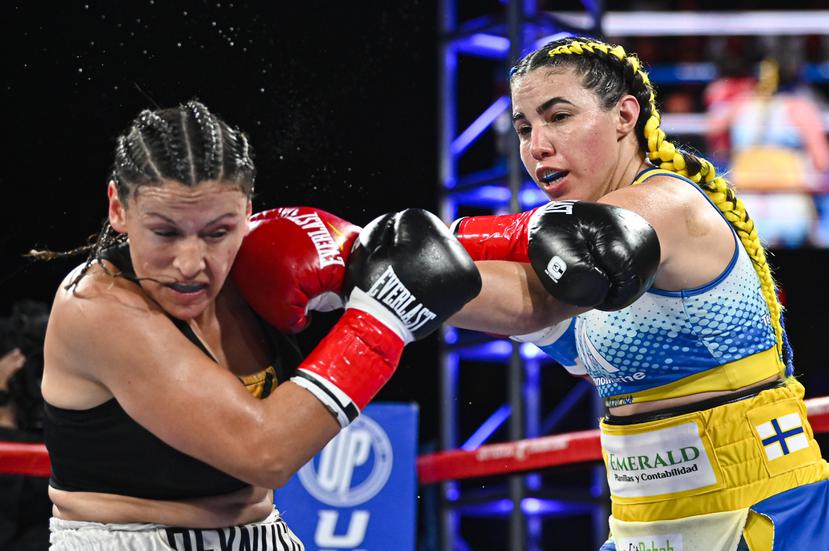 Stephanie Piñeiro (derecha) derrotó por decisión unánime a la argentina Yamila “La Maquinita” Reynoso (izquierda).